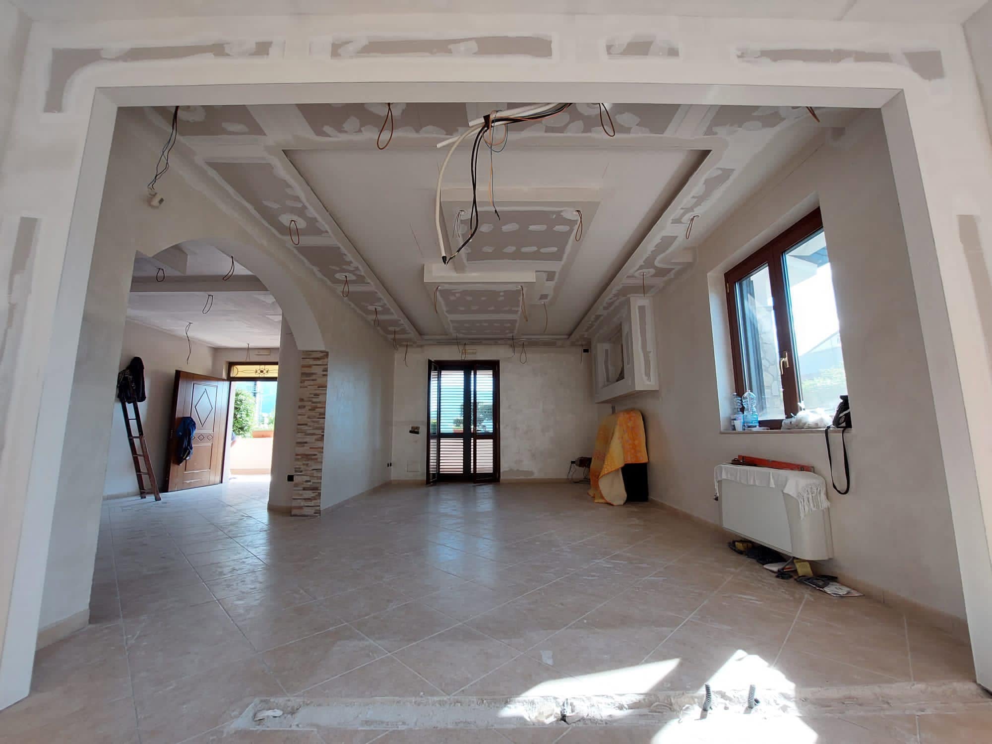 Controsoffitto decorativo in fase di realizzazione